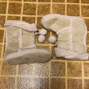 Old Navy slippers, children's size small(10/11).